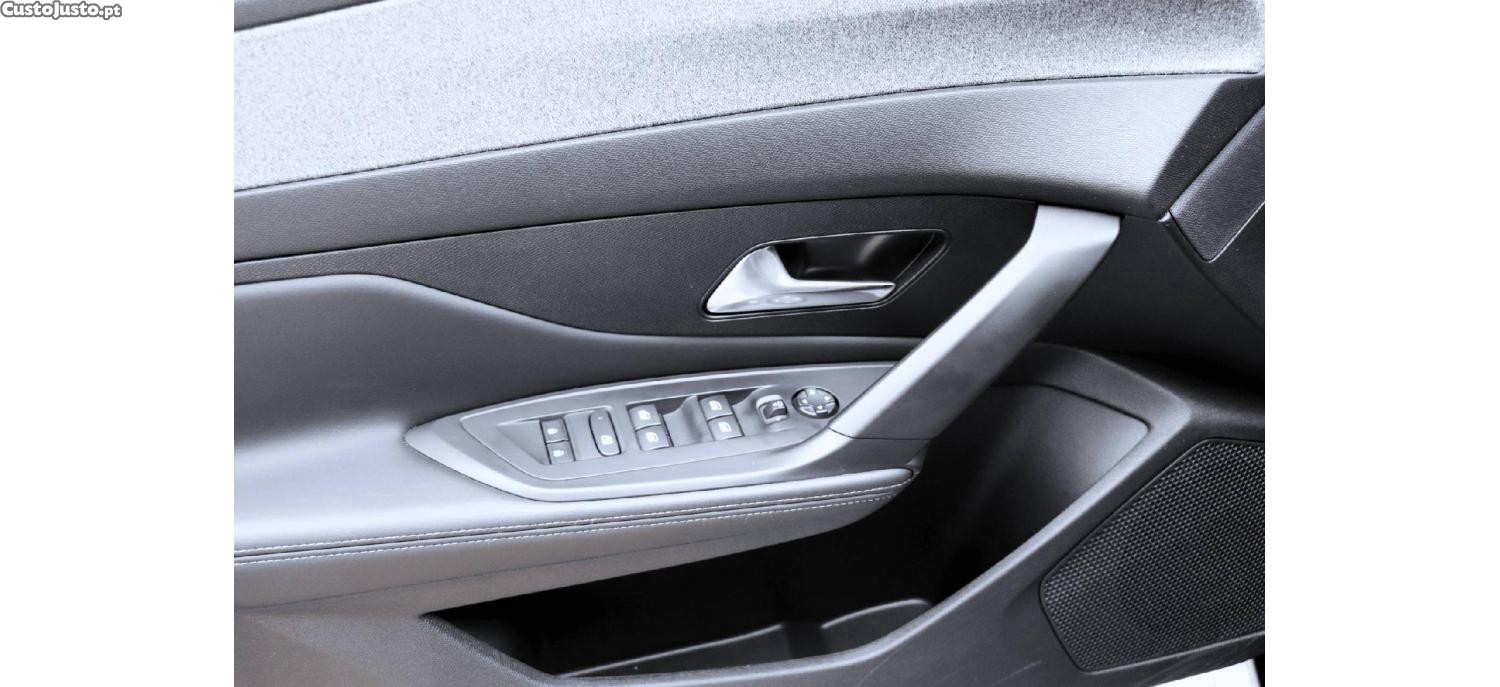 Peugeot 308 PureTech Allure 1.2 130cv — fotografia 4
