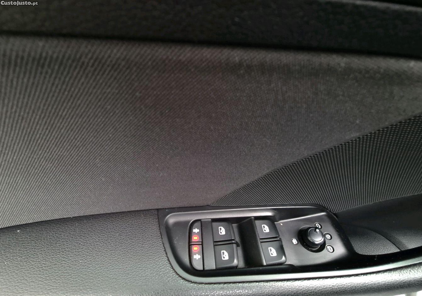 Audi A3 1.6 TDI 116cv S-Line NACIONAL — fotografia 3
