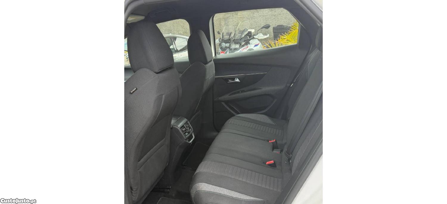 Peugeot 3008 PureTech ActivePack 1.2 130cv — fotografia 8