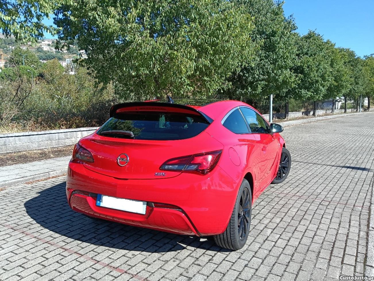 Opel Astra GTC Black OPC Line — fotografia 9
