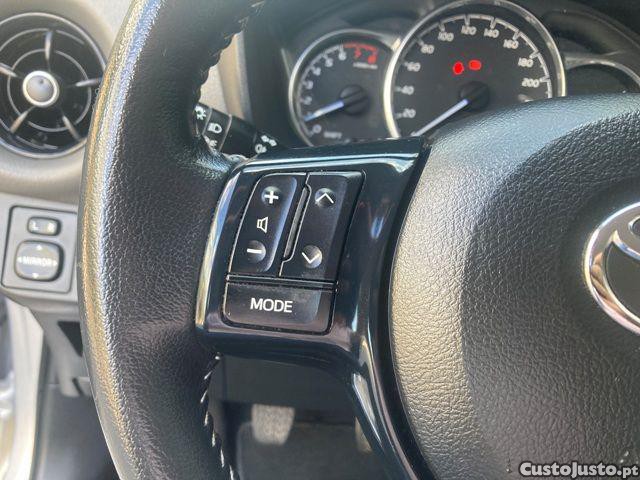 Toyota Yaris 1.0 VVT-i Comfort — fotografia 18