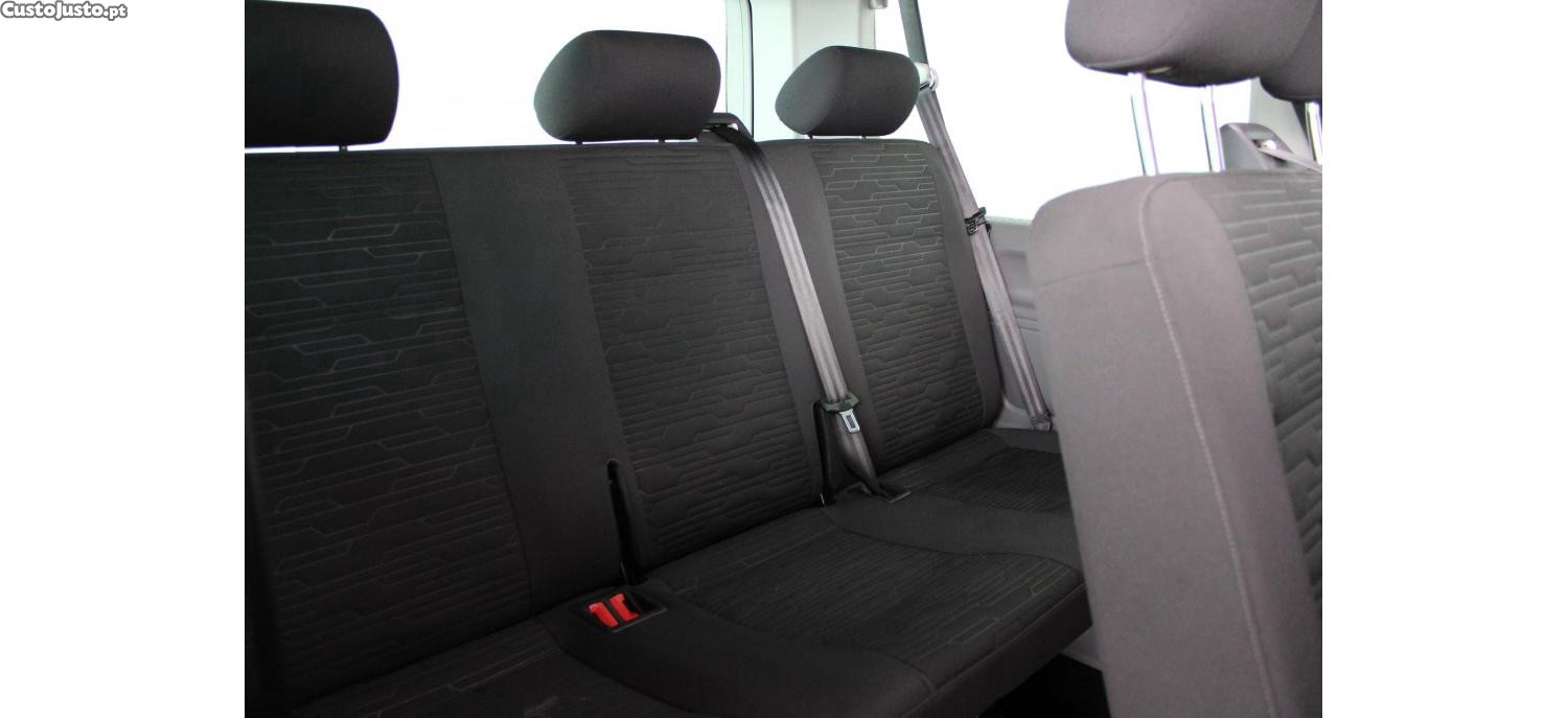 Volkswagen Caravelle Comfortline 2.0 TDI 150cv — fotografia 9