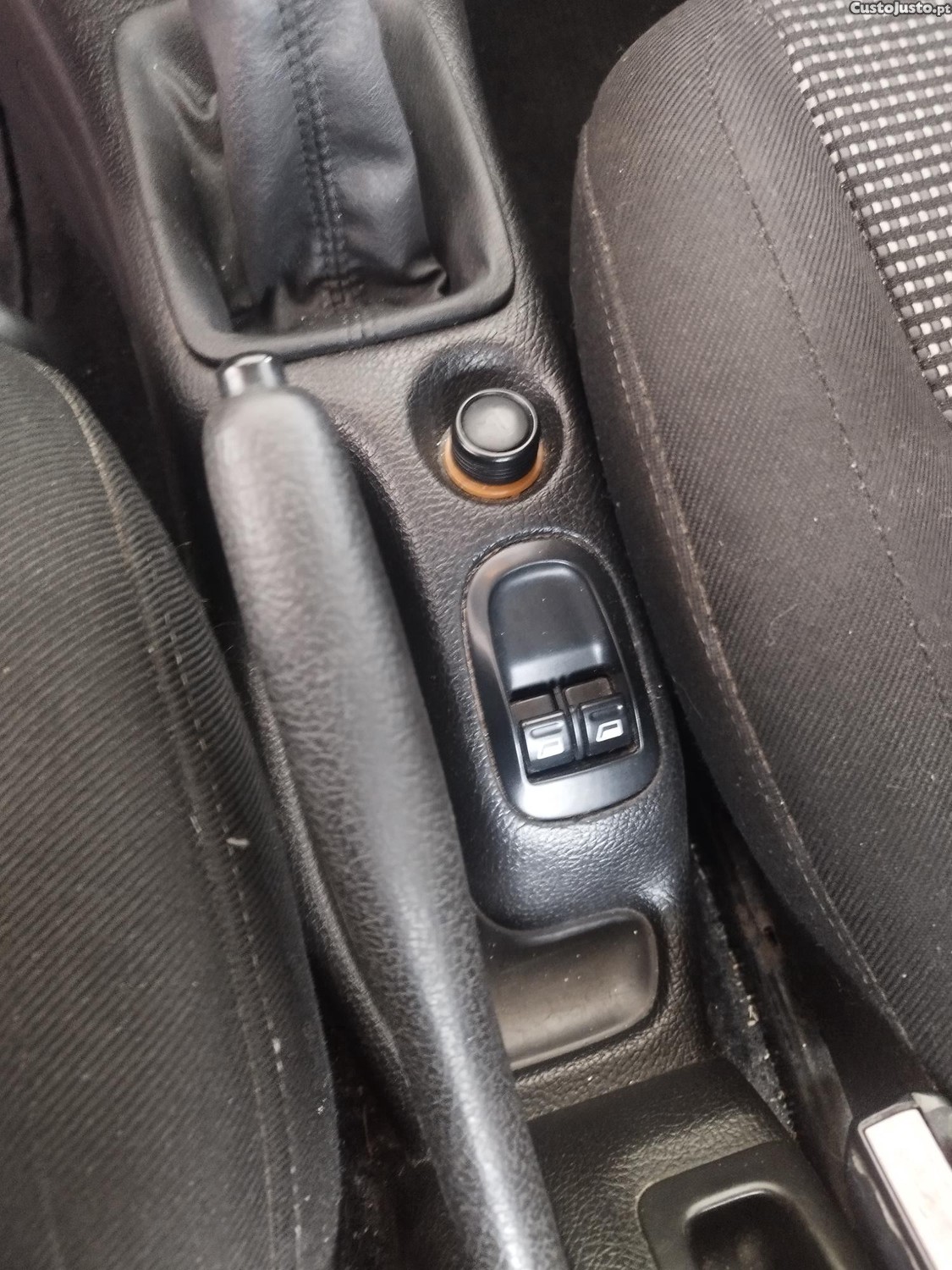 Peugeot 206 1.1 Gasolina — fotografia 4