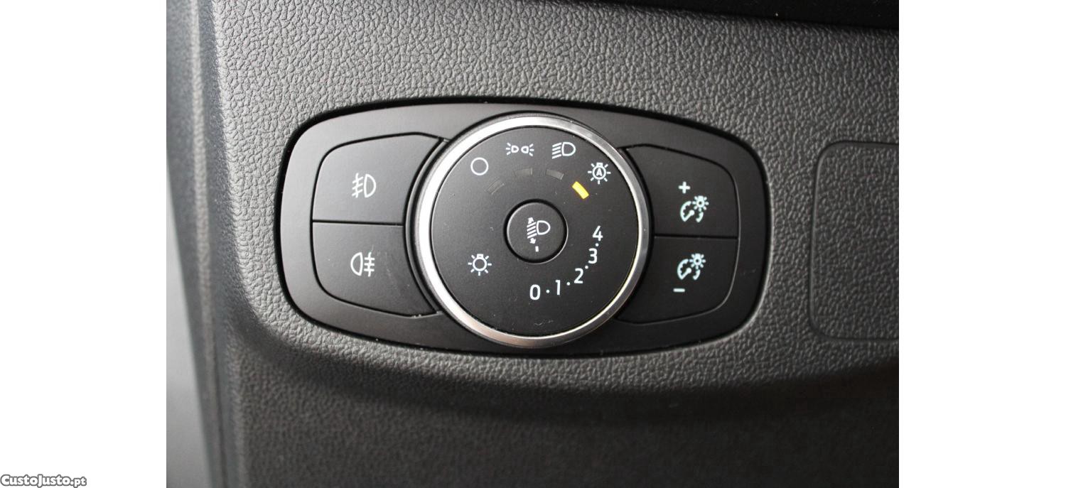 Ford Focus 1.0 EcoBoost MHEV ST-Line — fotografia 7