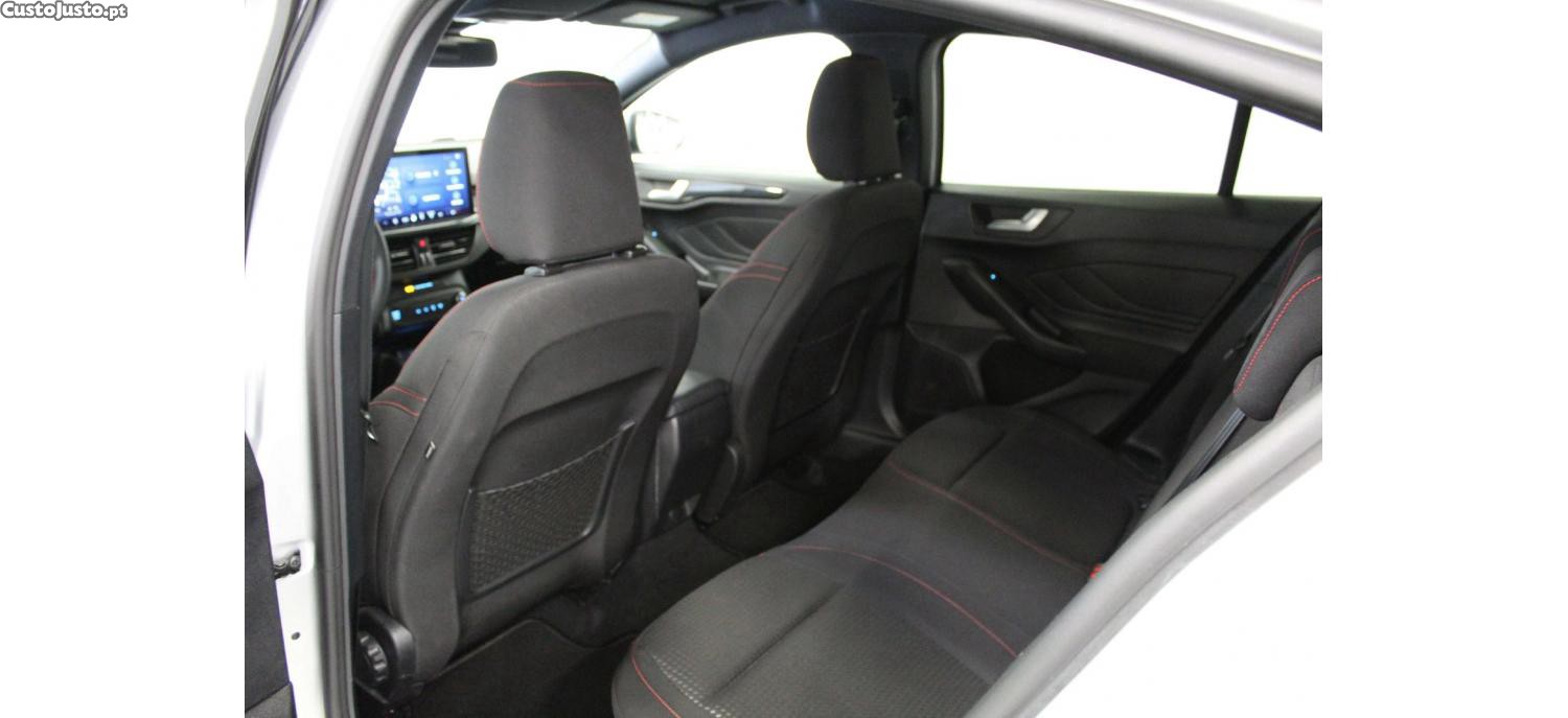 Ford Focus 1.0 EcoBoost MHEV ST-Line Aut. — fotografia 2