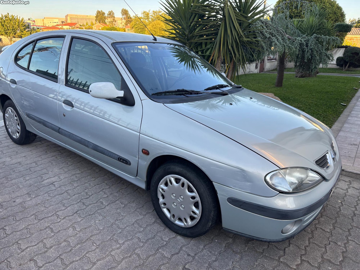 Renault Mégane 1.4 i 90cv — fotografia 8