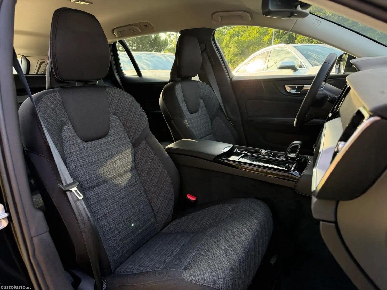 Volvo V60 2.0 T6 AWD TE Essential — fotografia 15