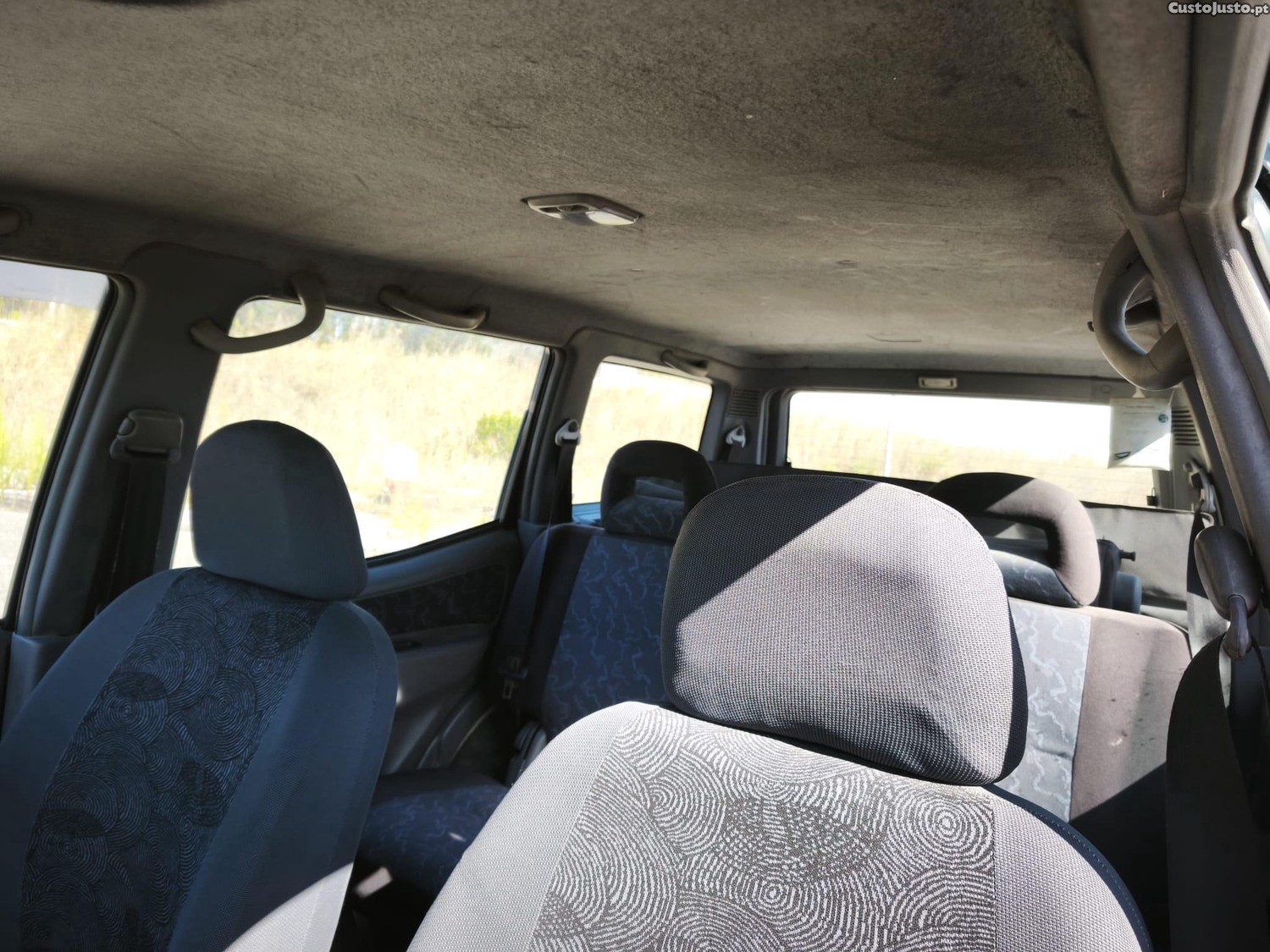 Nissan Terrano 2.7TDI — fotografia 7
