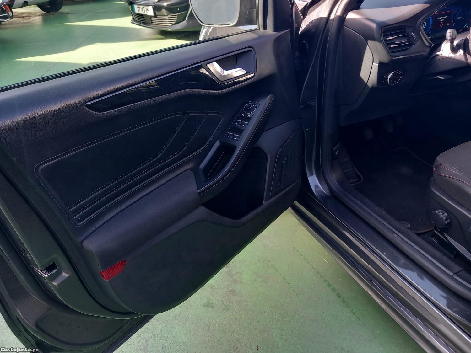 Ford Focus 1.0 EcoBoost MHEV ST-Line — fotografia 17