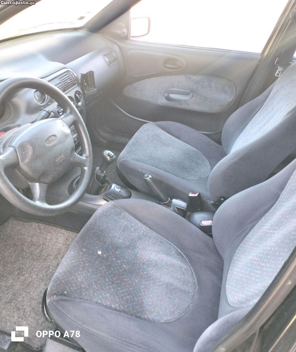 Ford Escort 1.4 — fotografia 2
