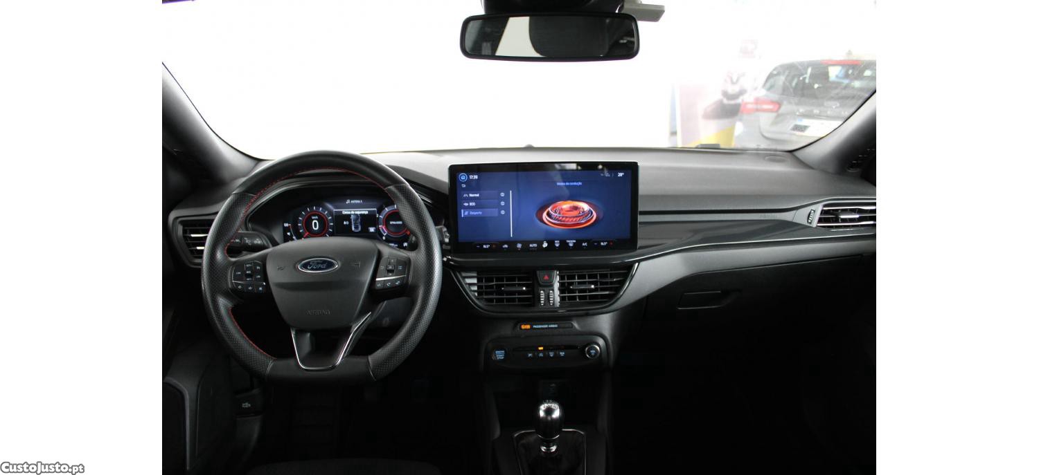 Ford Focus 1.0 EcoBoost MHEV ST-Line X — fotografia 19