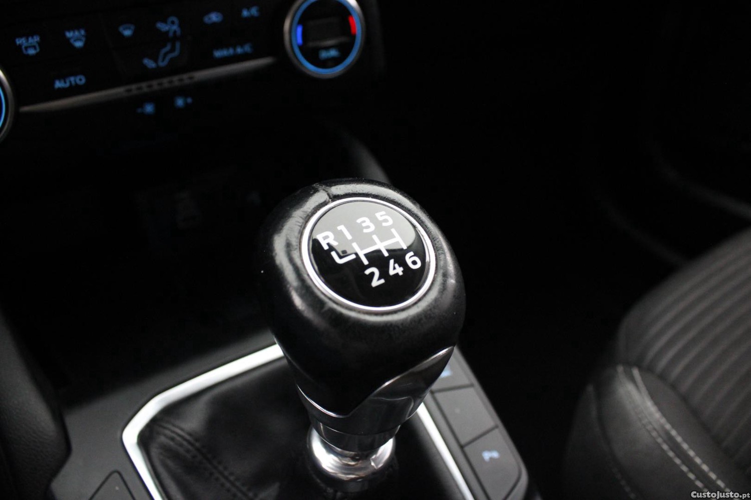 Ford Kuga 1.5 TDCI ECOBLUE TITANIUM — fotografia 13