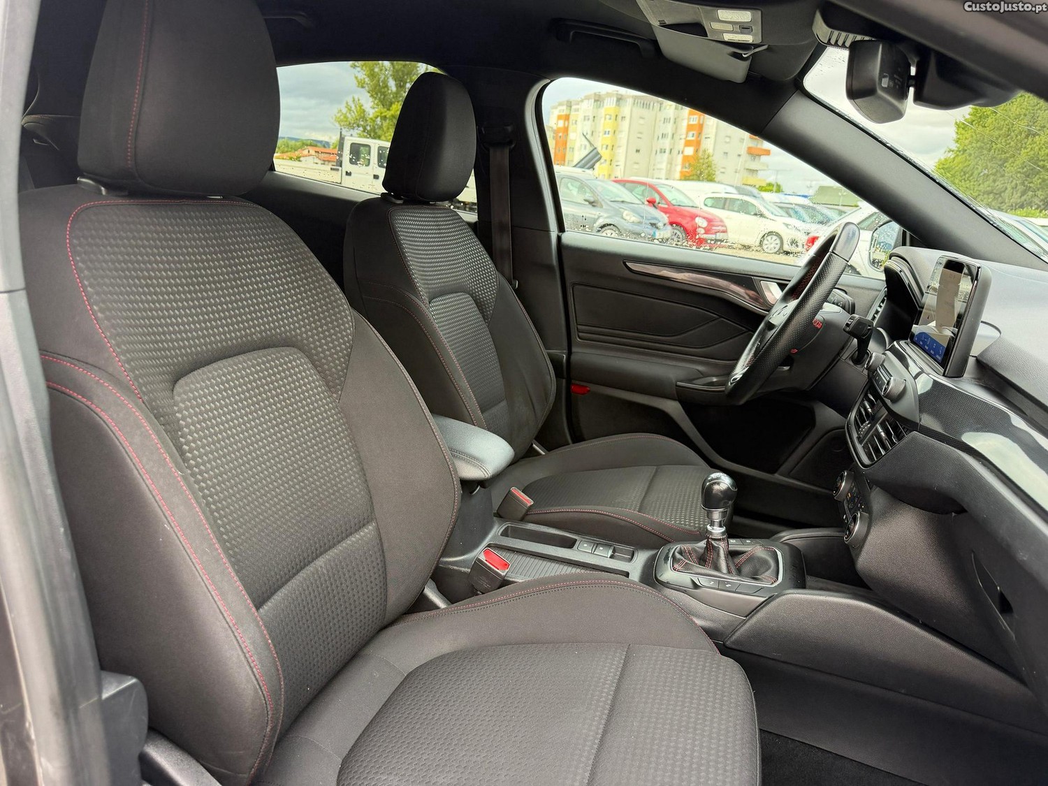 Ford Focus 1.0 EcoBoost Hybrid ST-LINE — fotografia 7