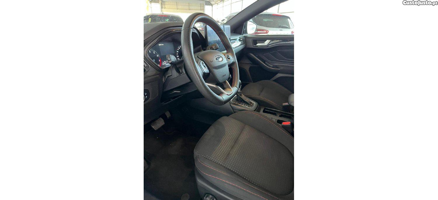 Ford Focus 1.0 EcoBoost MHEV ST-Line — fotografia 14