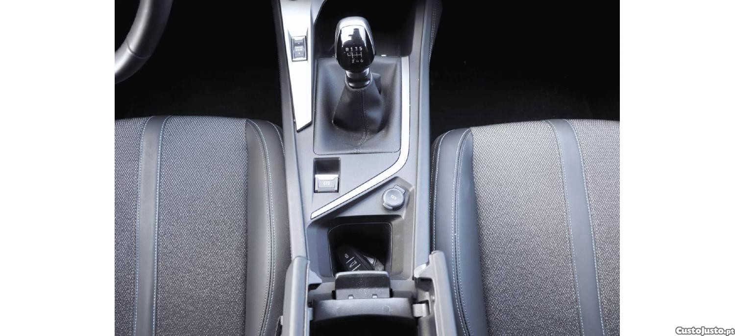 Peugeot 308 PureTech Allure 1.2 130cv — fotografia 3