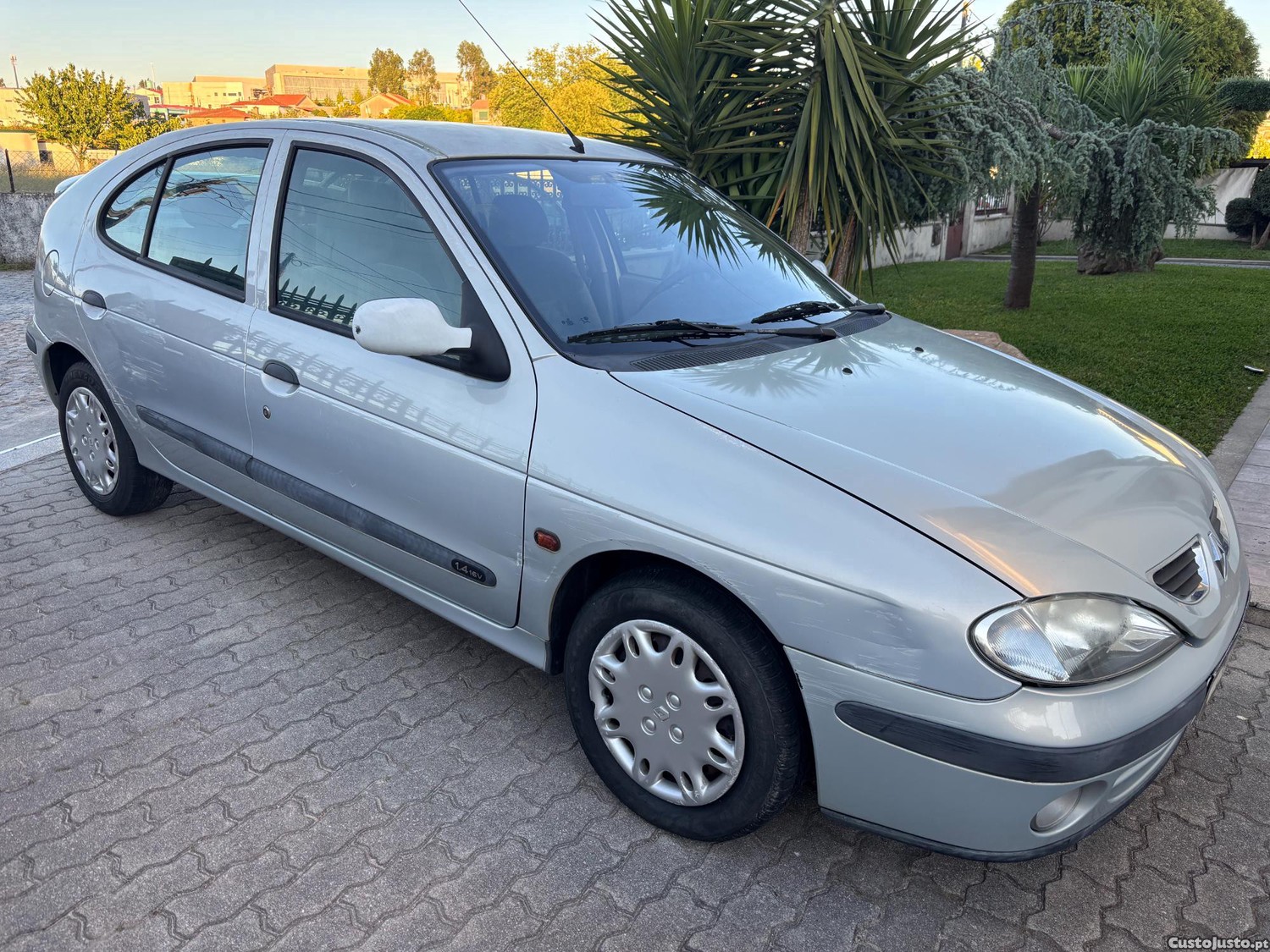 Renault Mégane 1.4 i 90cv — fotografia 14