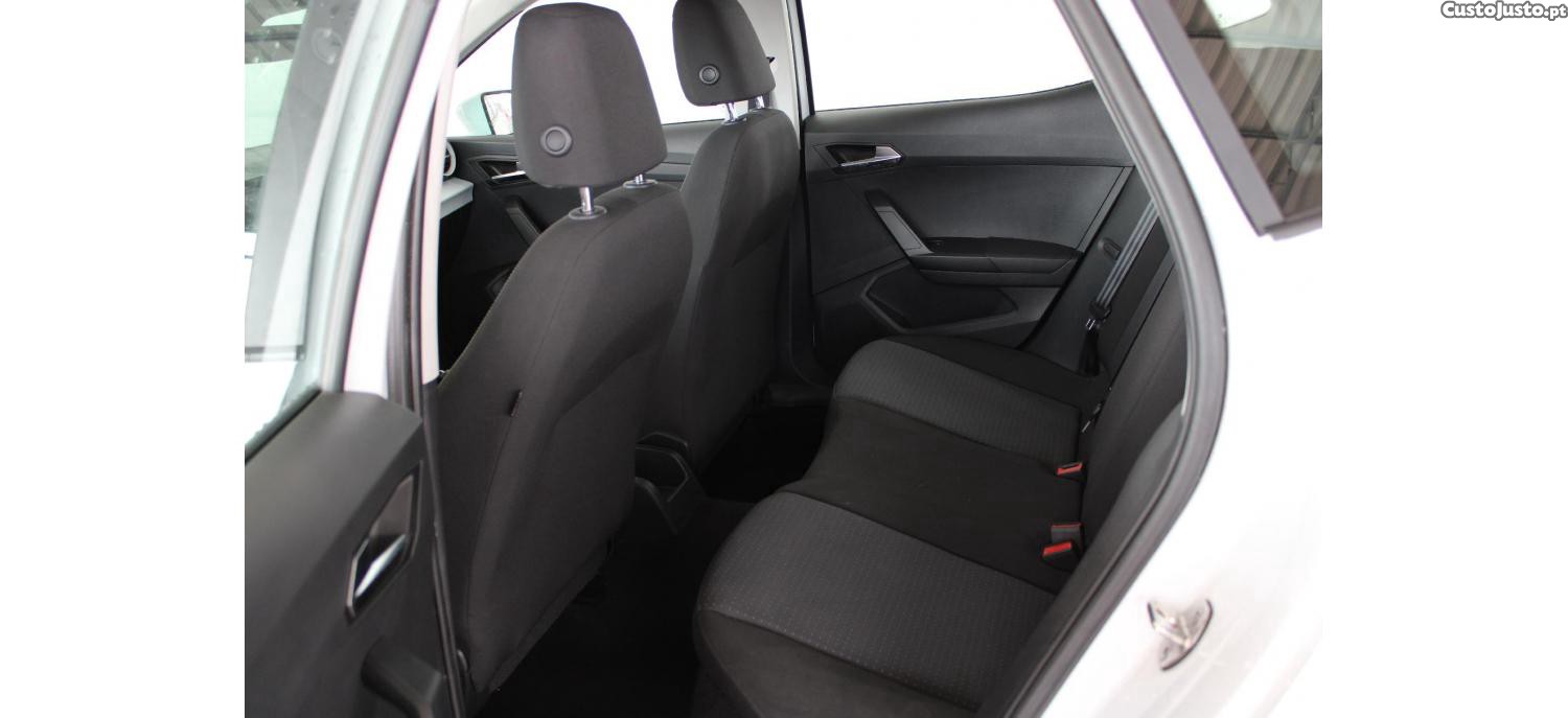 SEAT Arona 1.0 TSI Style 95cv — fotografia 16