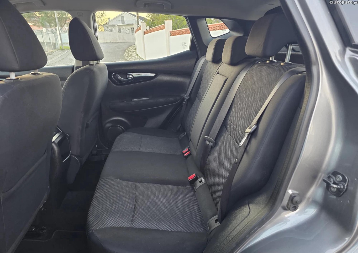 Nissan Qashqai 1.6 dCi Xtronic TEKNA — fotografia 4