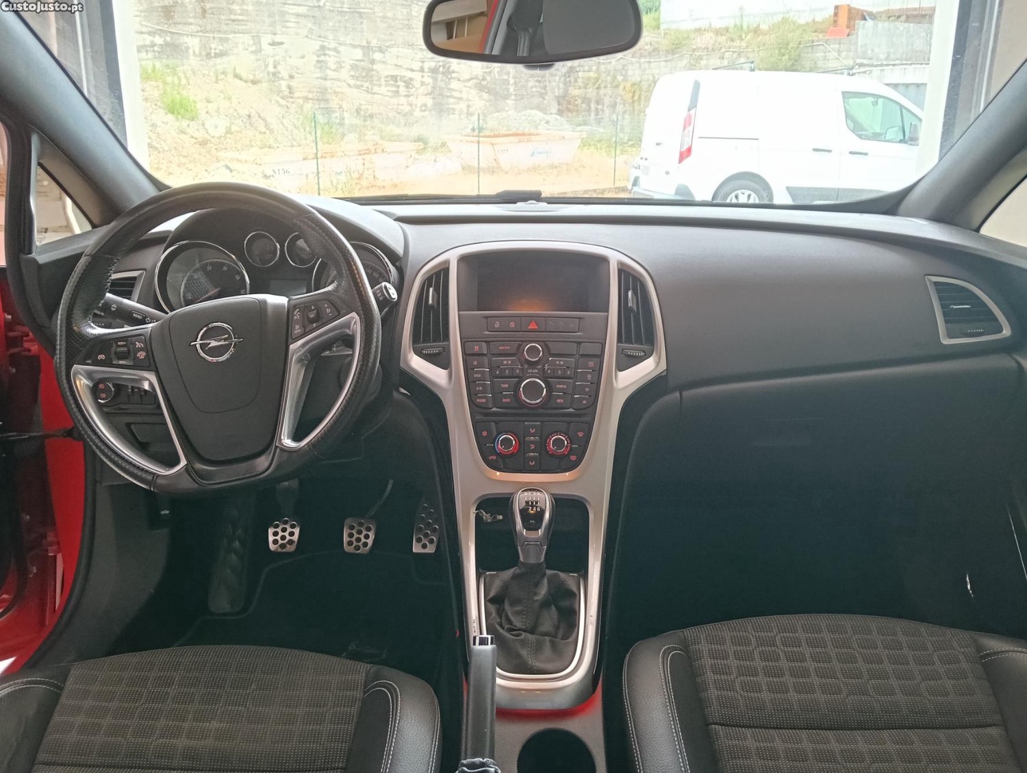 Opel Astra GTC Black OPC Line — fotografia 4