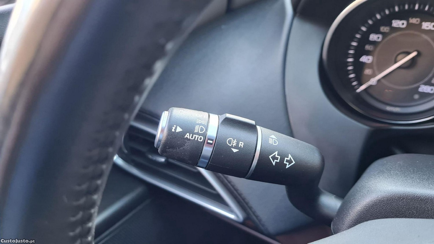 Jaguar XE 2.0 D Prestige — fotografia 18