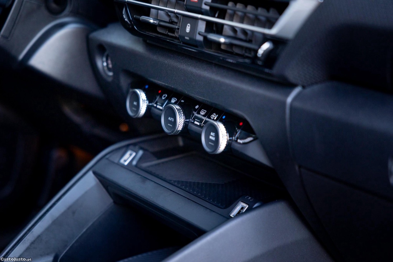 Citroën e-C4 50 kWh Shine — fotografia 18