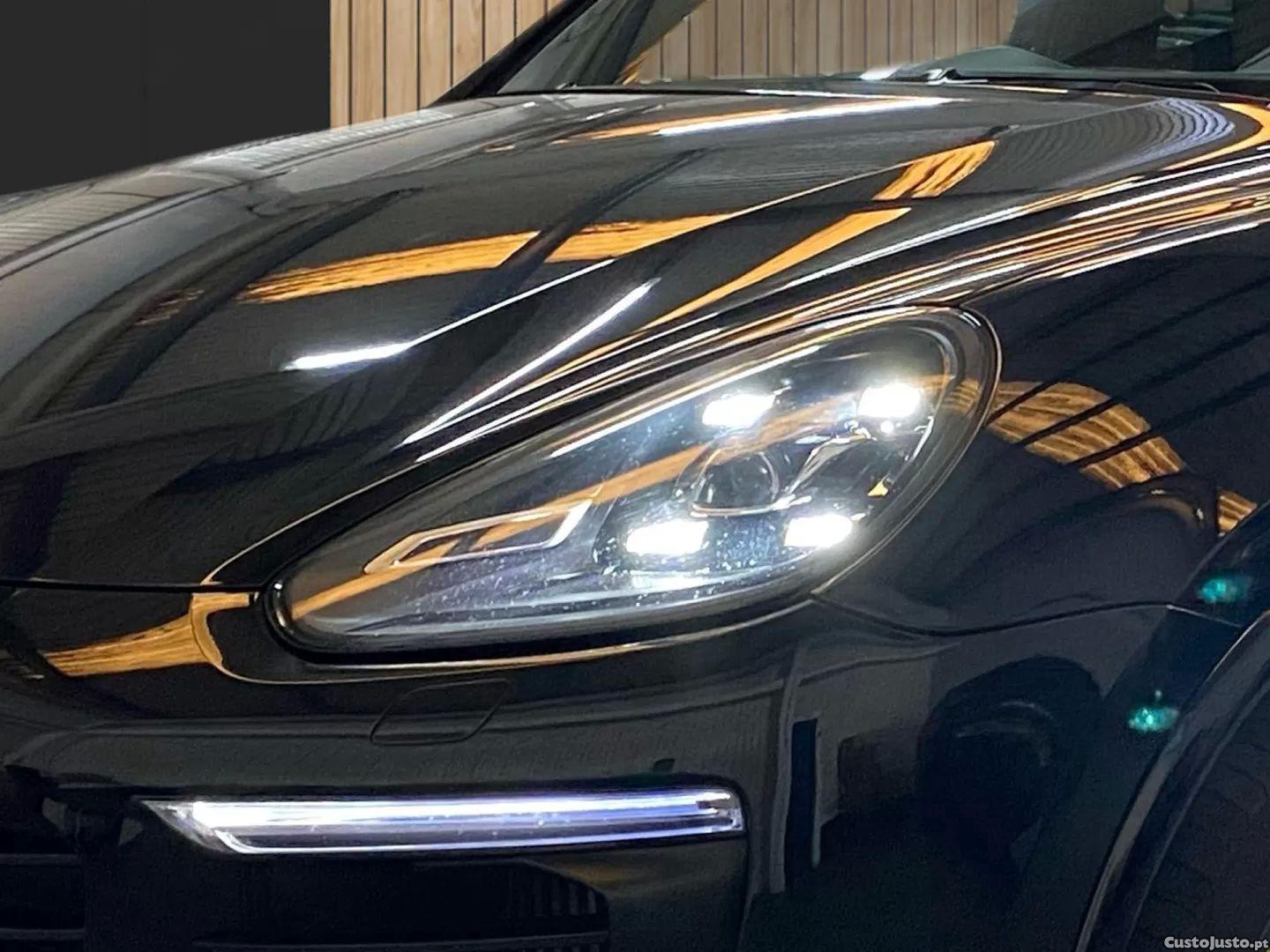 Porsche Cayenne Platinum edition — fotografia 16