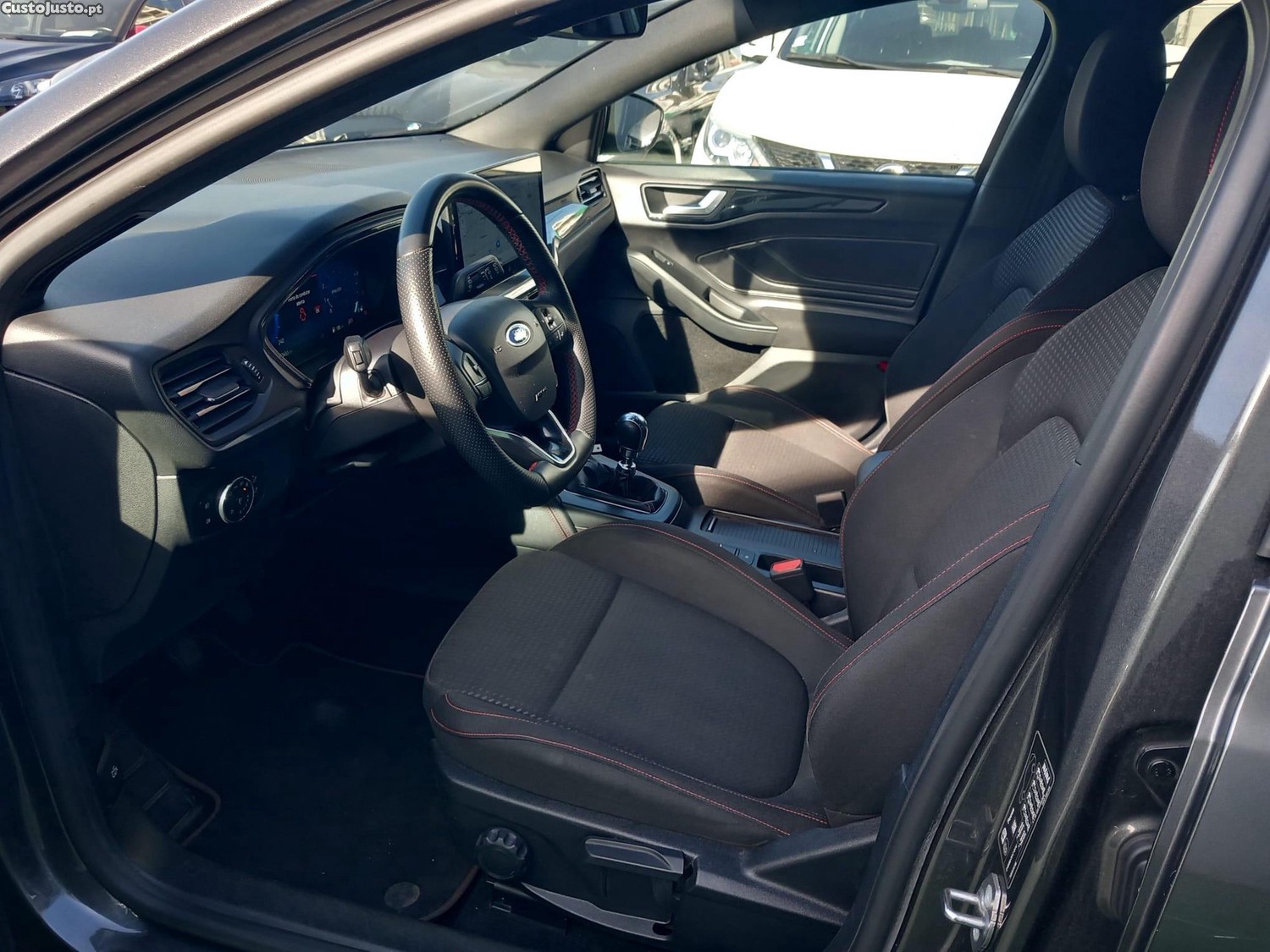 Ford Focus 1.0 EcoBoost MHEV ST-Line — fotografia 15