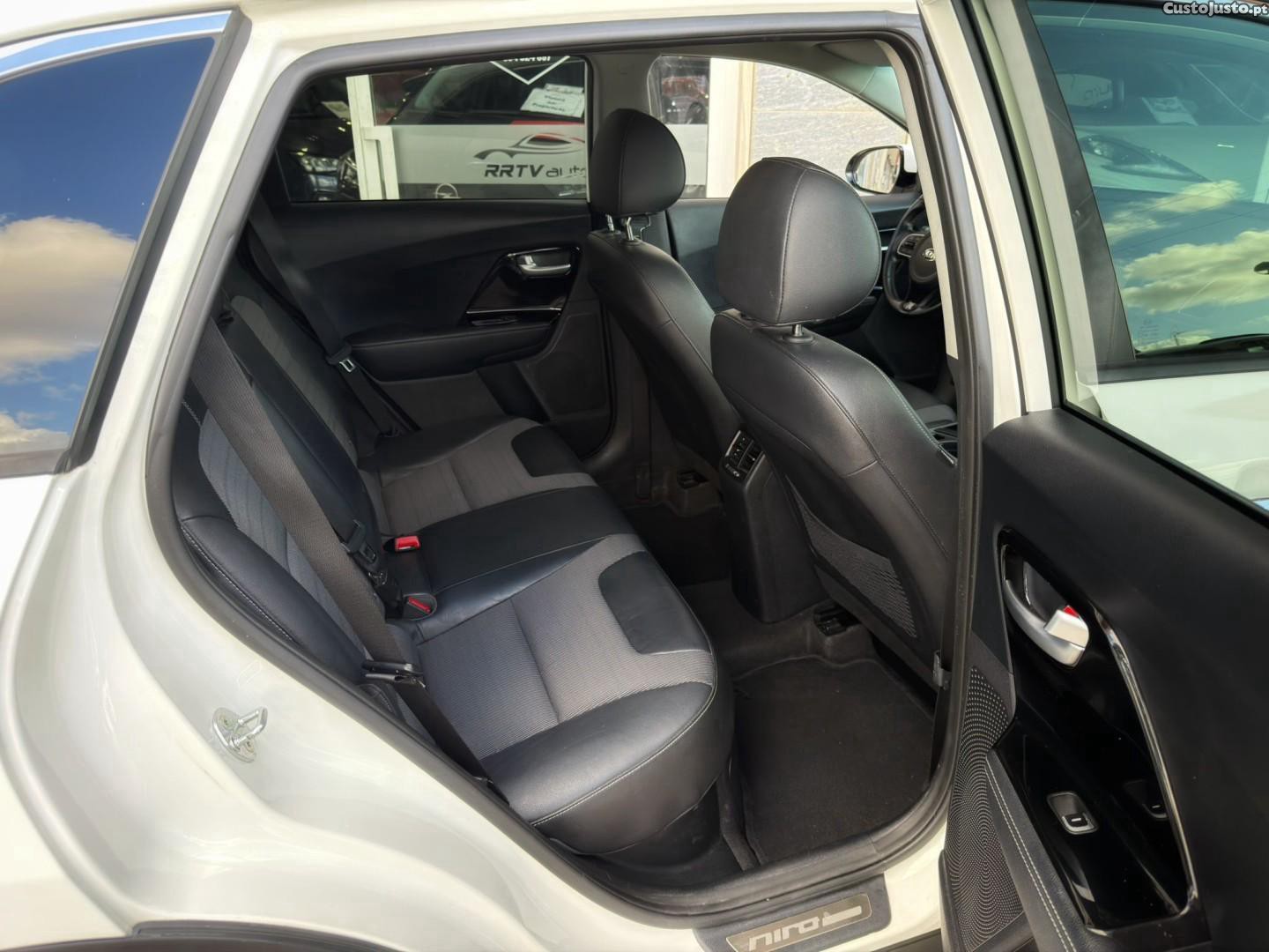 Kia Niro 1.6 GDi HEV Drive — fotografia 16