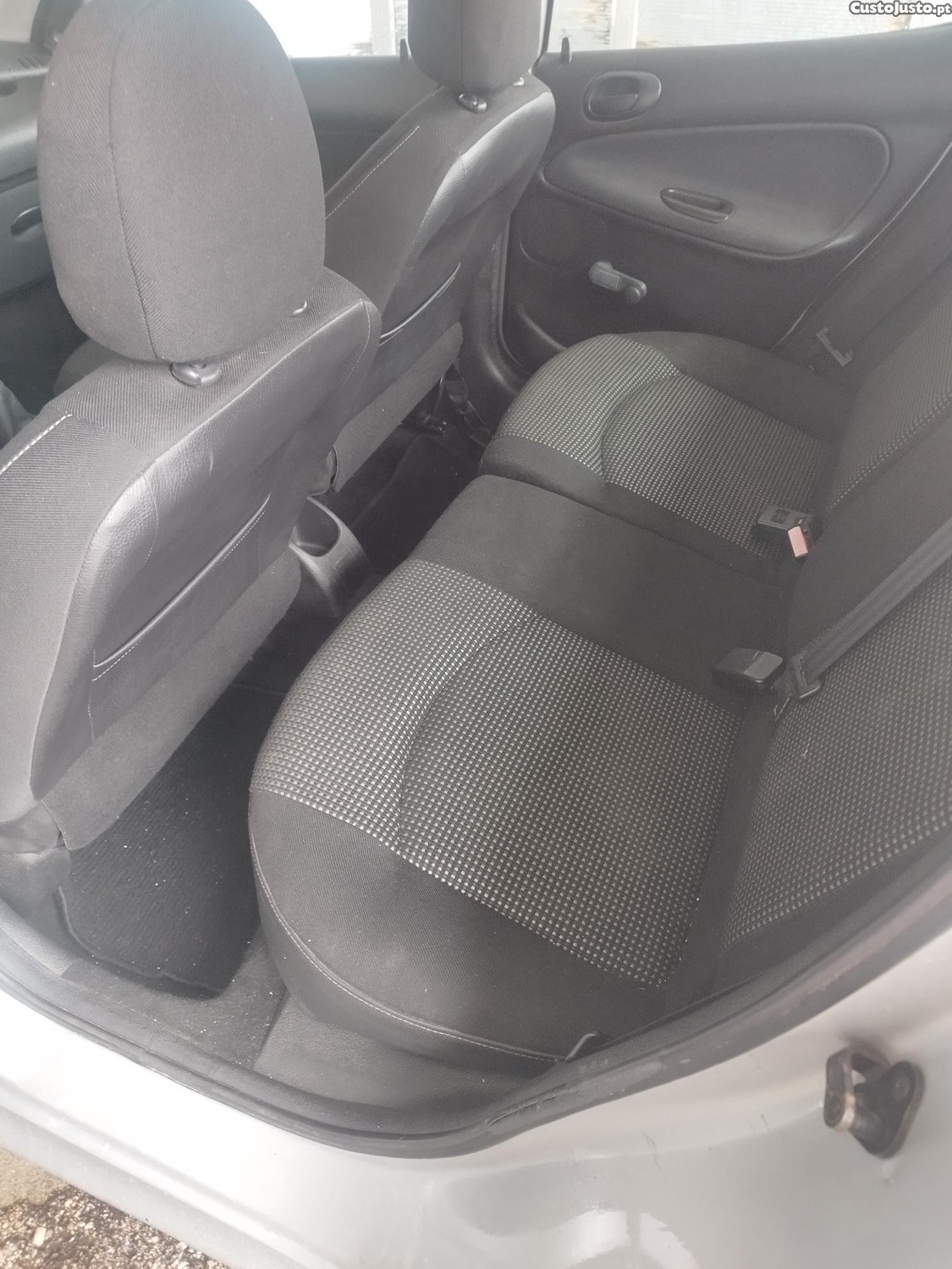 Peugeot 206 1.1 Gasolina — fotografia 6