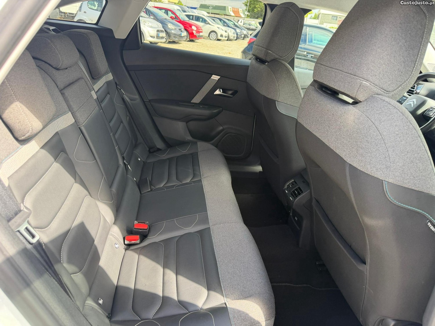 Citroën C4 1.2 PureTech Feel Pack EAT8 — fotografia 4