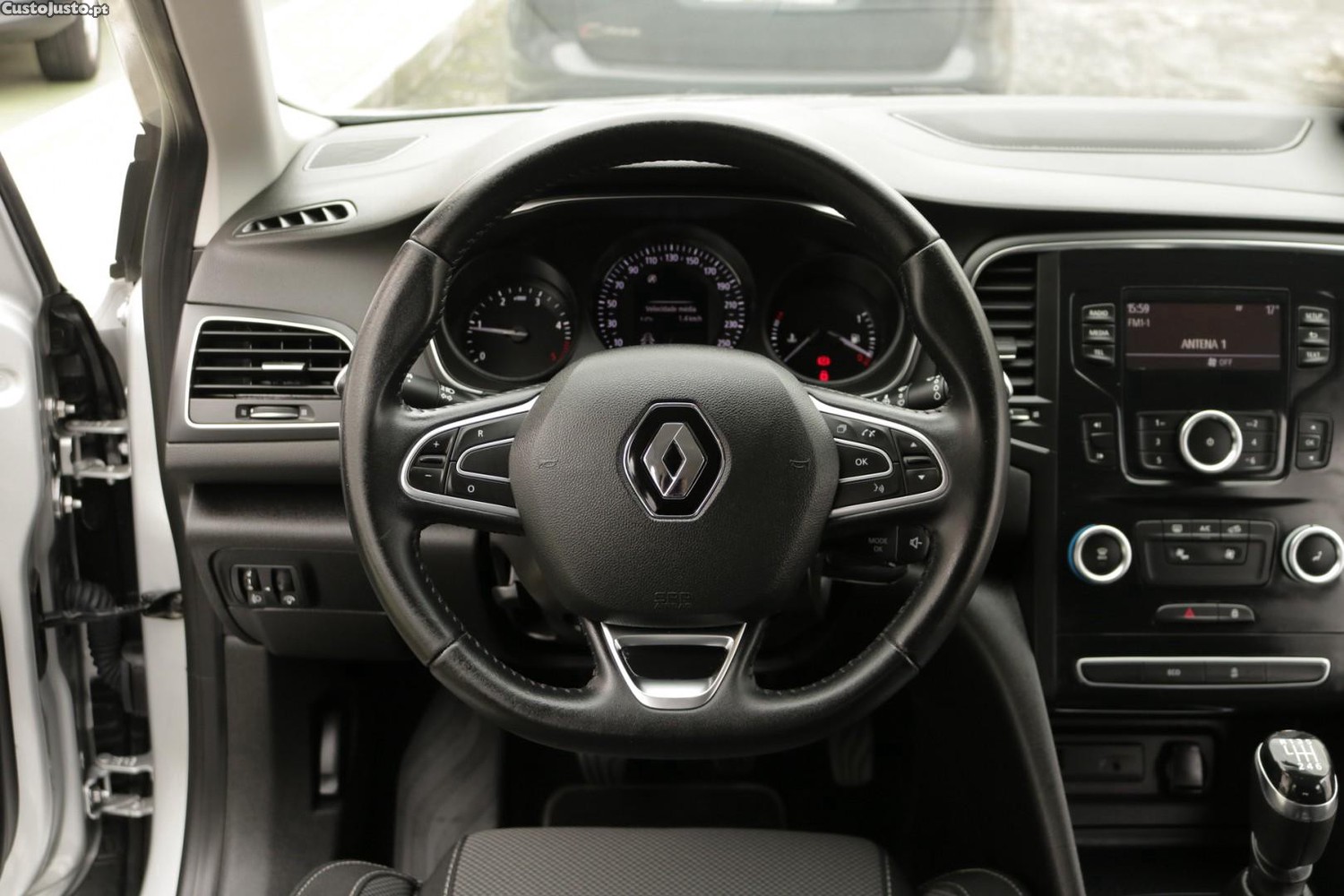 Renault Mégane 1.5 Blue DCI Zen — fotografia 33