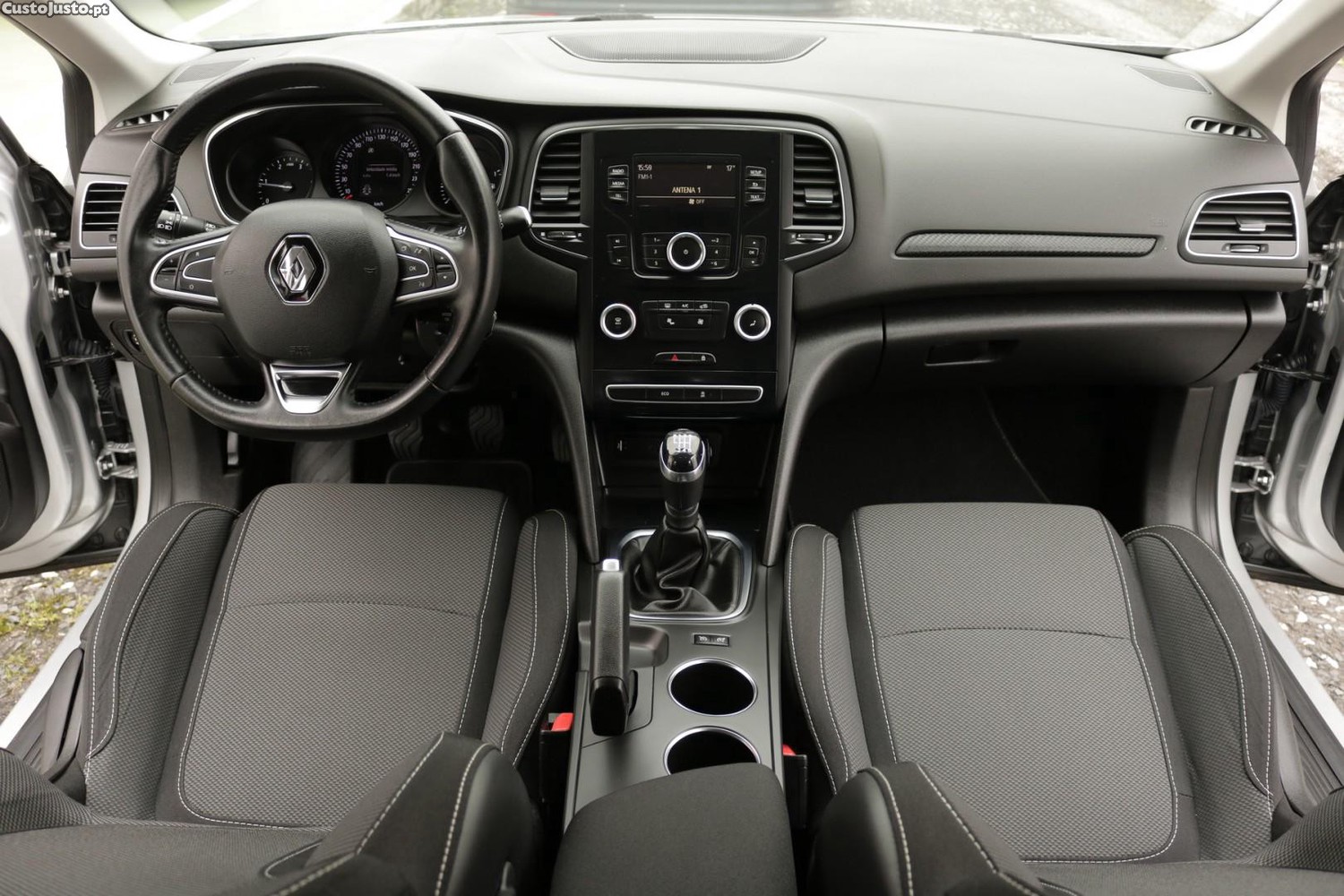 Renault Mégane 1.5 Blue DCI Zen — fotografia 34