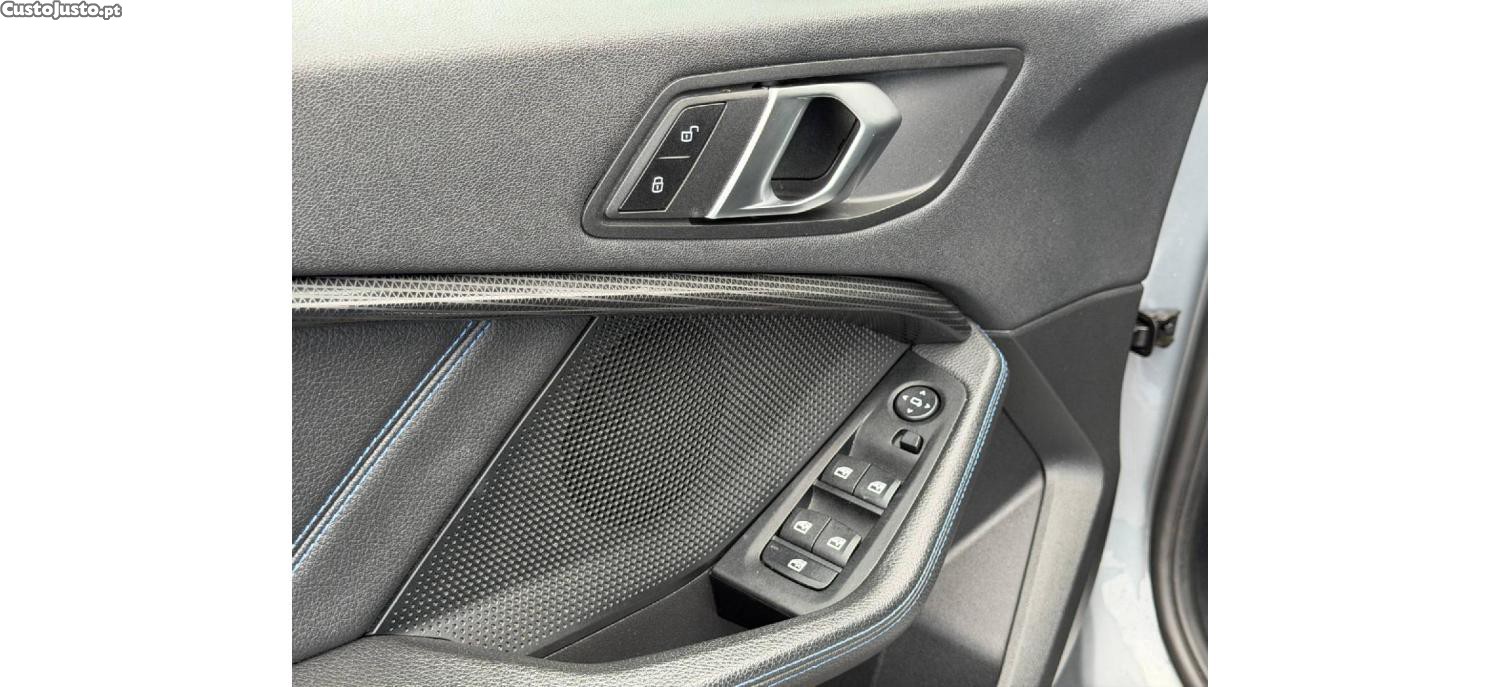 BMW 116 d Pack Desportivo M Auto — fotografia 9