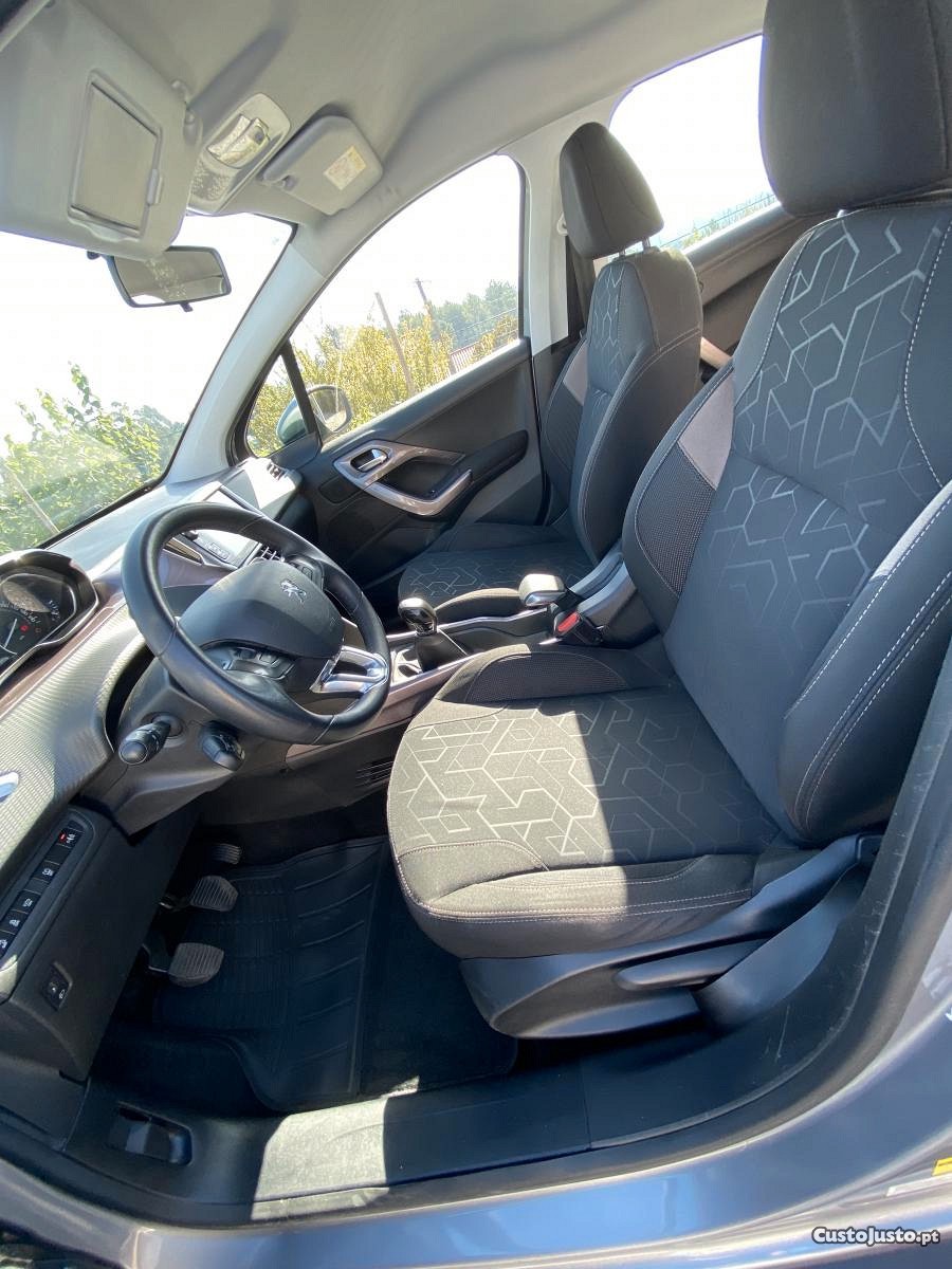 Peugeot 2008 1.6 BlueHdi Allure — fotografia 4
