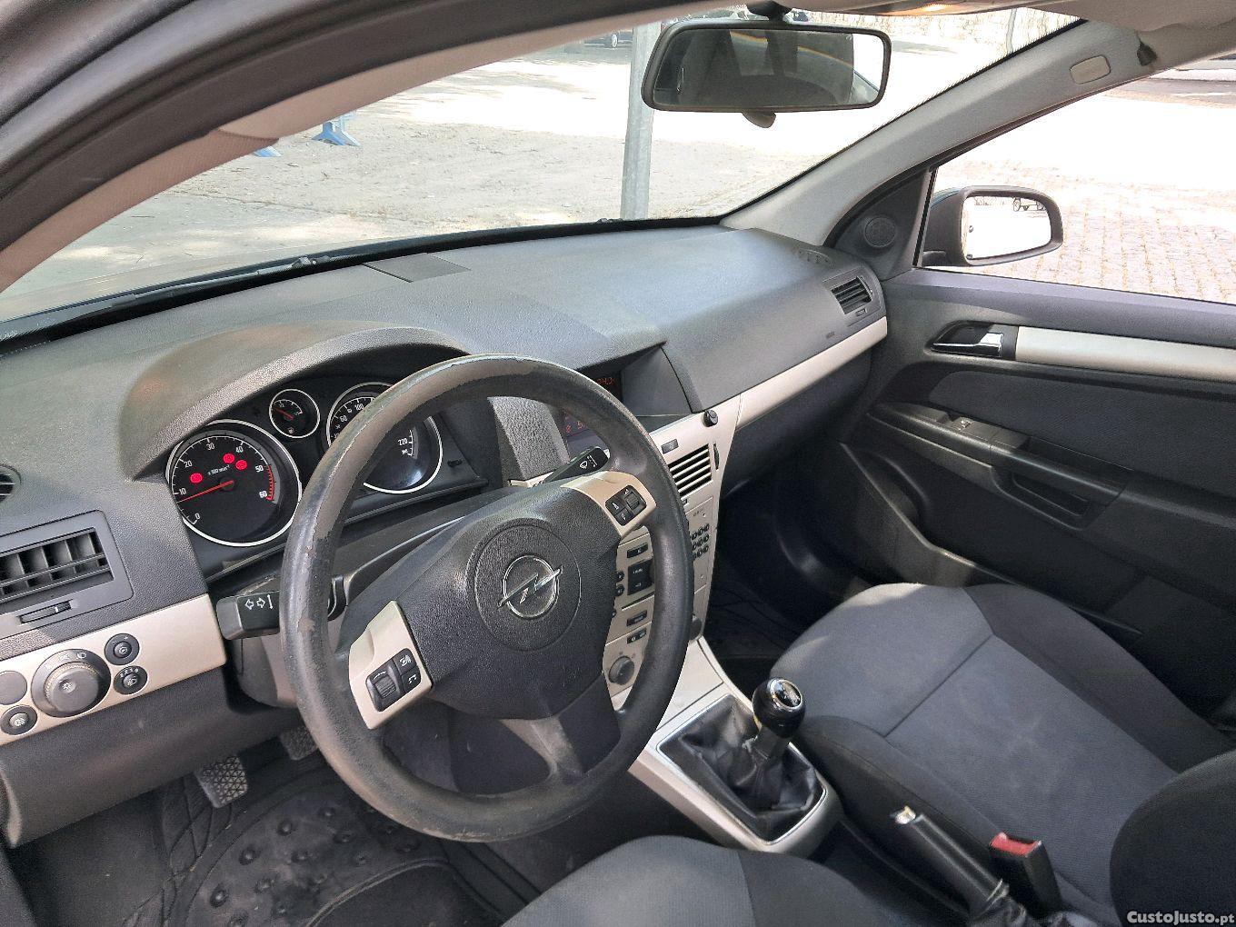 Opel Astra 13cdti — fotografia 4