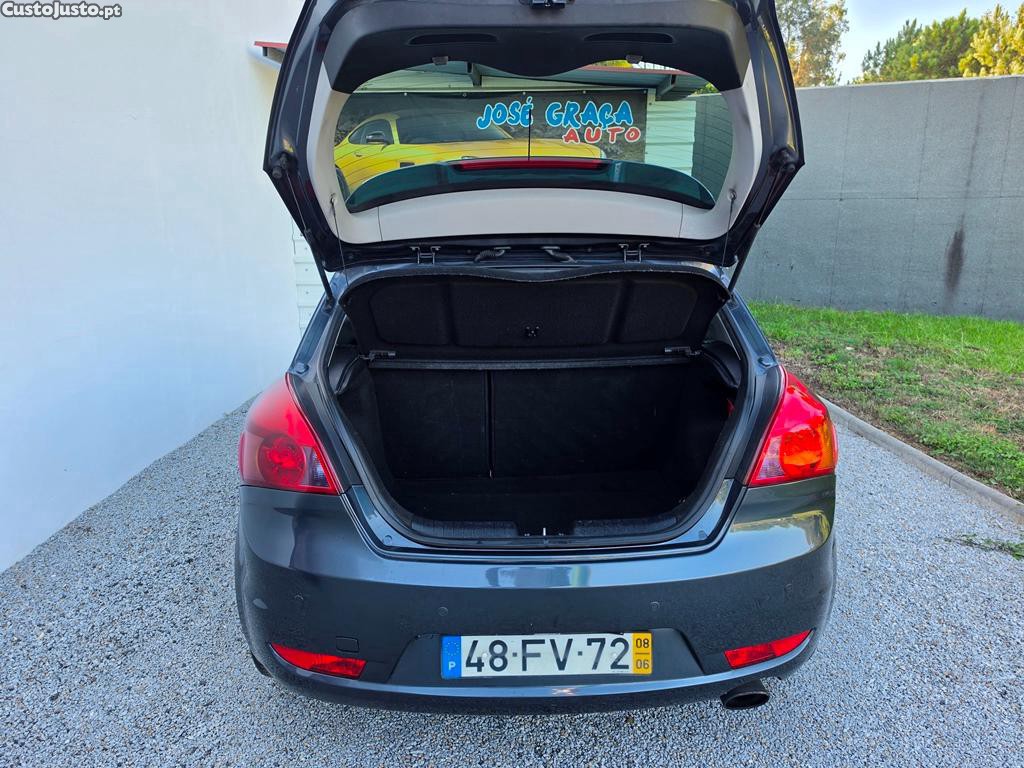 Kia Ceed Coupe 1.6CRDi 115Cv 06/2008 — fotografia 9