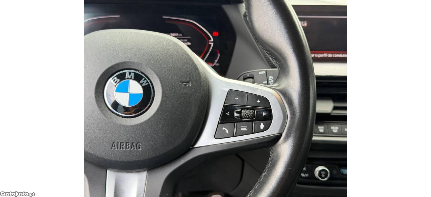 BMW 116 d Pack Desportivo M Auto — fotografia 11