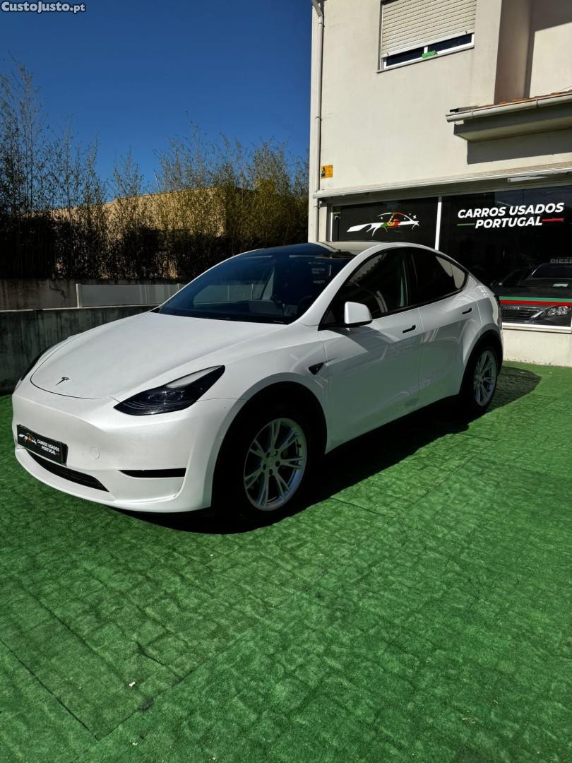 Tesla Model Y Tração Traseira — fotografia 2