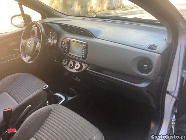 Toyota Yaris 1.0 VVT-i Comfort — fotografia 3
