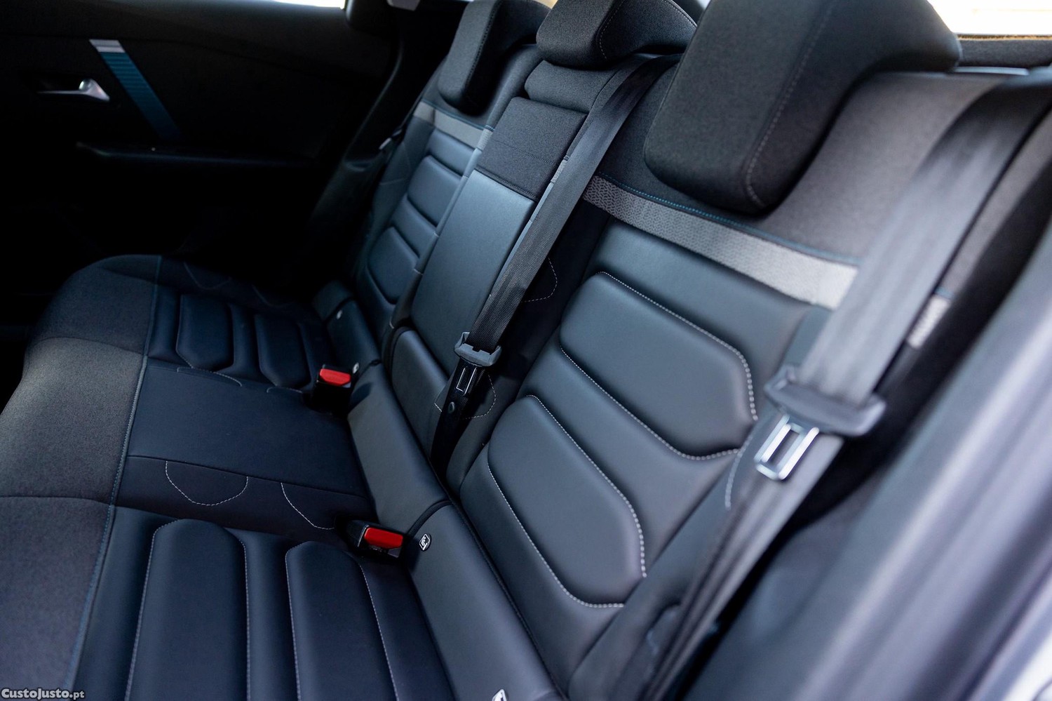 Citroën e-C4 50 kWh Shine — fotografia 17