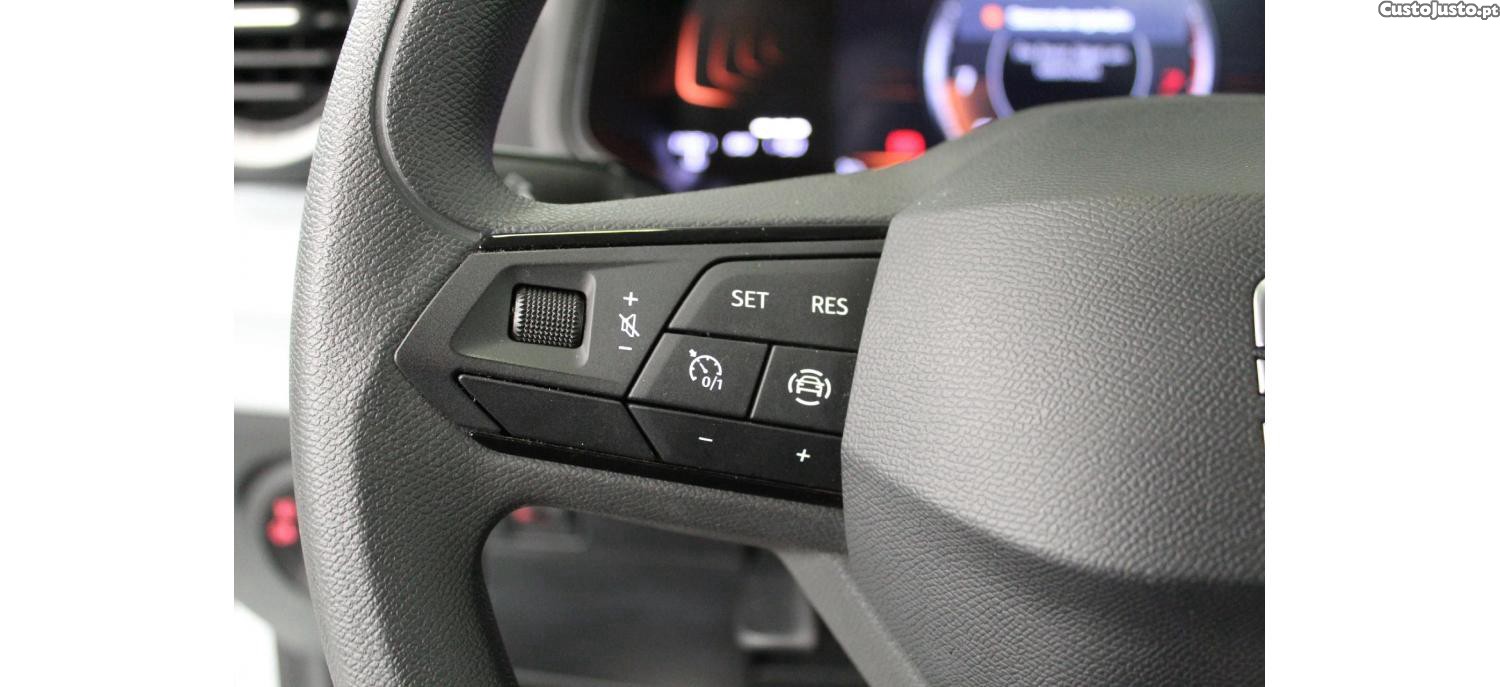 SEAT Ibiza 1.0 TSI Reference 95cv — fotografia 7