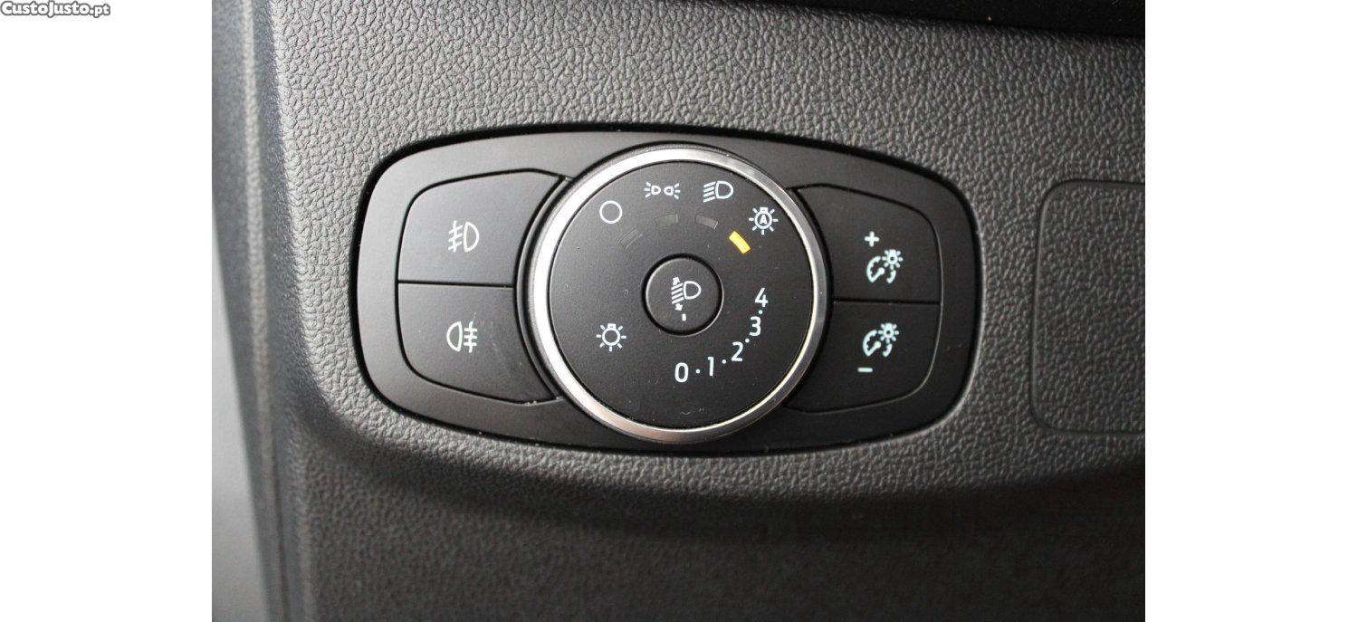 Ford Focus 1.0 EcoBoost MHEV ST-Line — fotografia 7