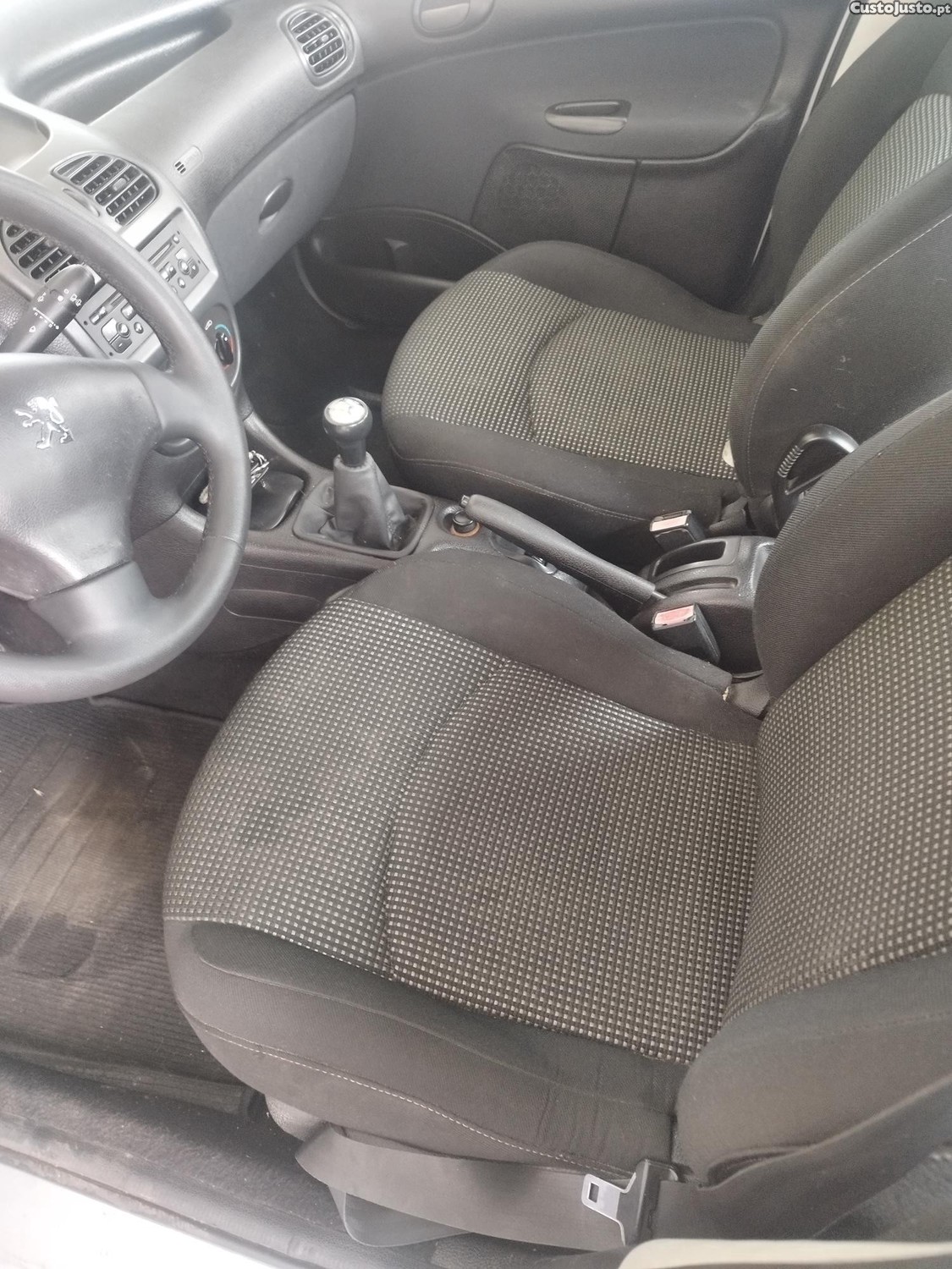 Peugeot 206 1.1 Gasolina — fotografia 5