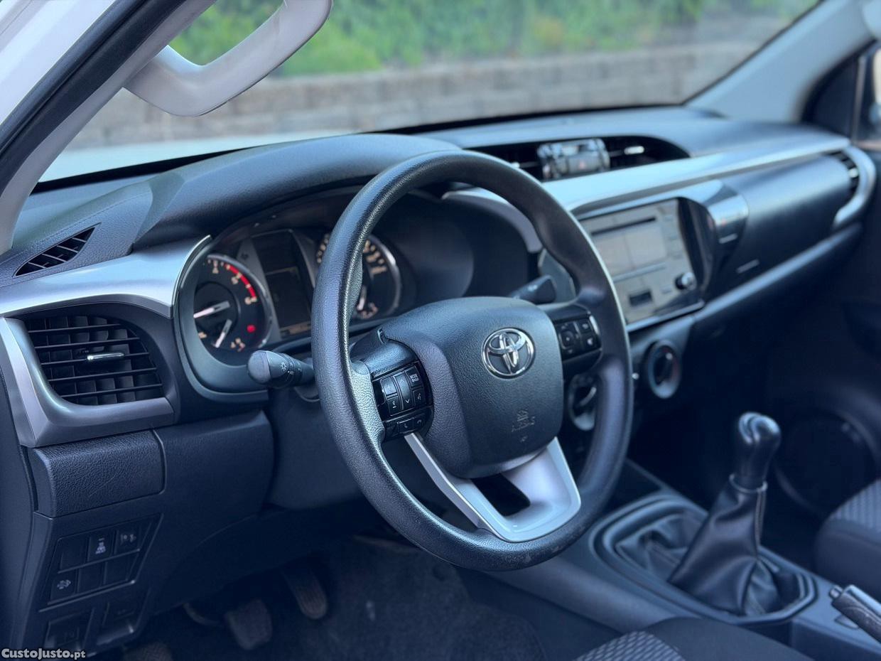 Toyota Hilux 2.4 D-4D CD 5L — fotografia 8
