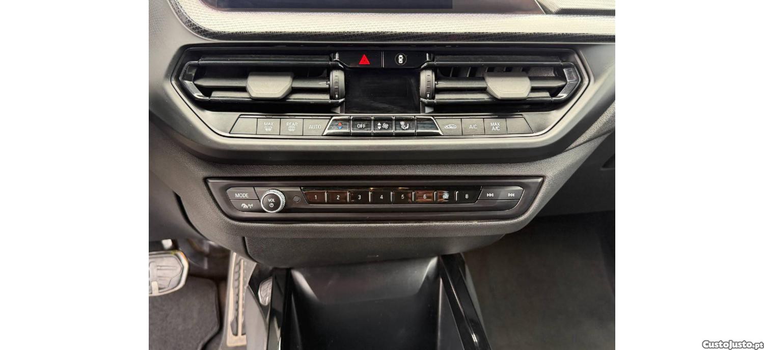 BMW 116 d Pack Desportivo M Auto — fotografia 7