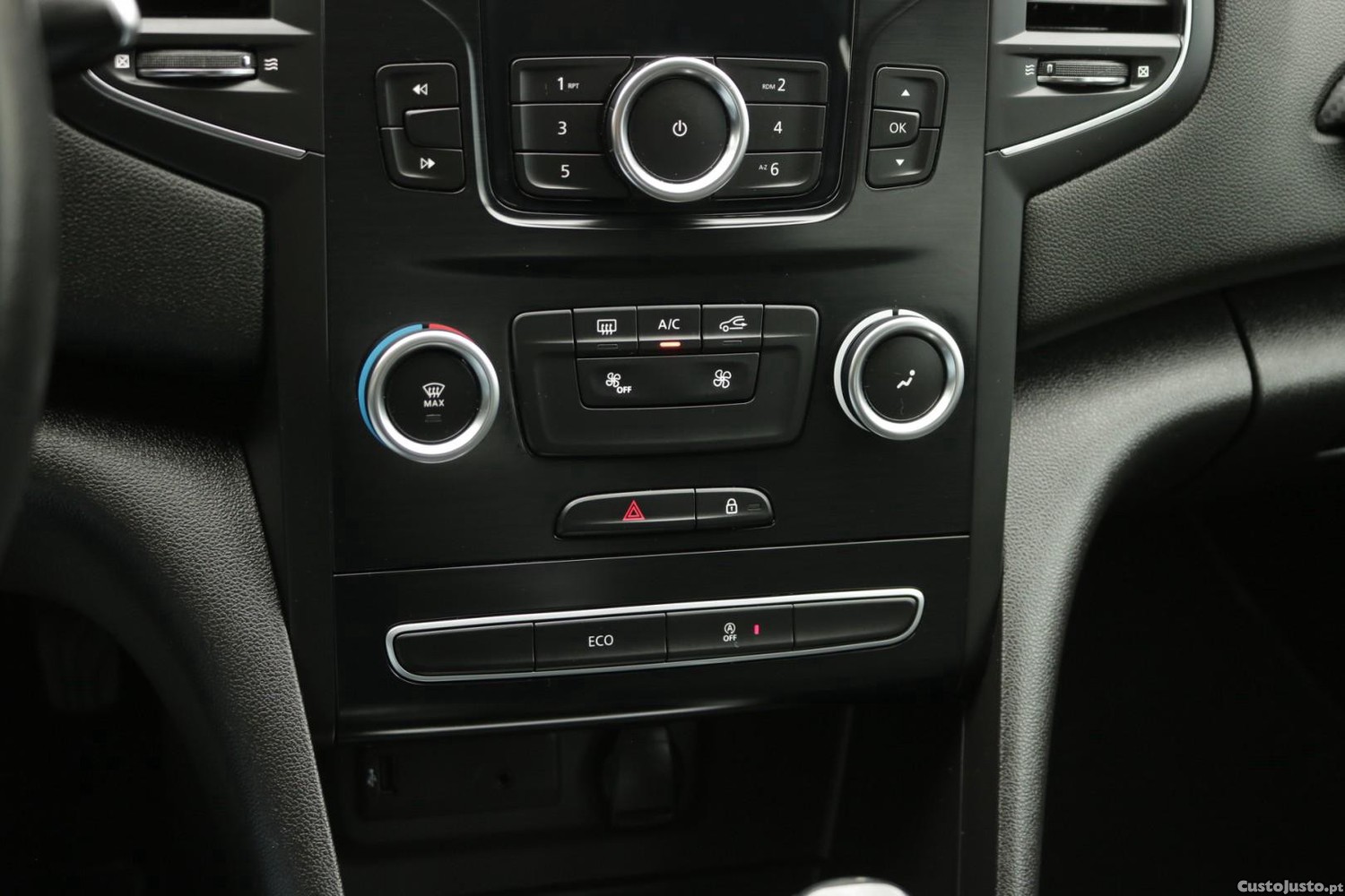 Renault Mégane 1.5 Blue DCI Zen — fotografia 12