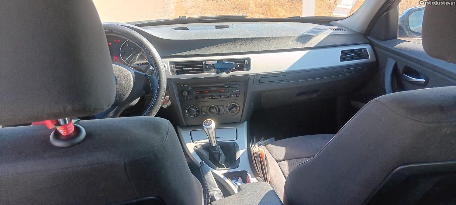 BMW 320 E90 — fotografia 4