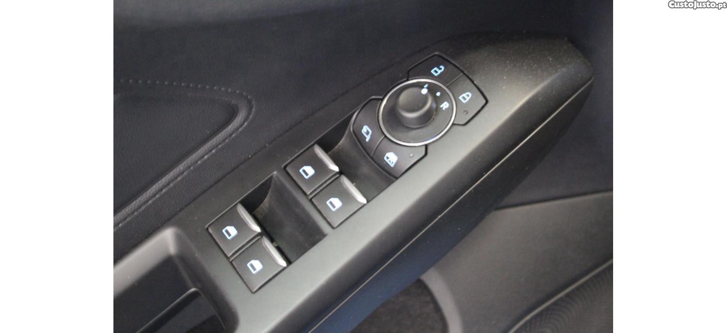 Ford Focus 1.0 EcoBoost 125cv MHEV ST-Line — fotografia 13