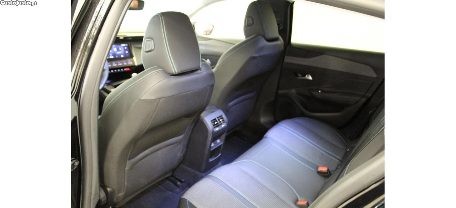 Peugeot 308 PureTech Allure 1.2 130cv — fotografia 14