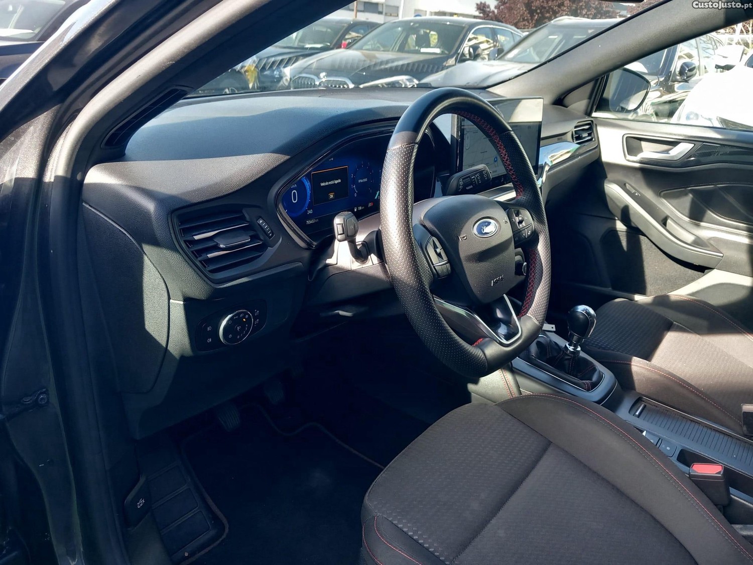 Ford Focus 1.0 EcoBoost MHEV ST-Line — fotografia 16